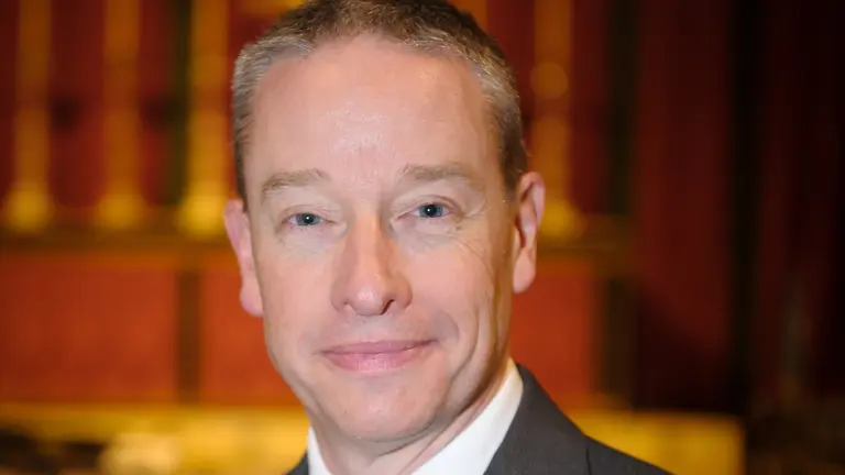 Robin Fletcher Headshot