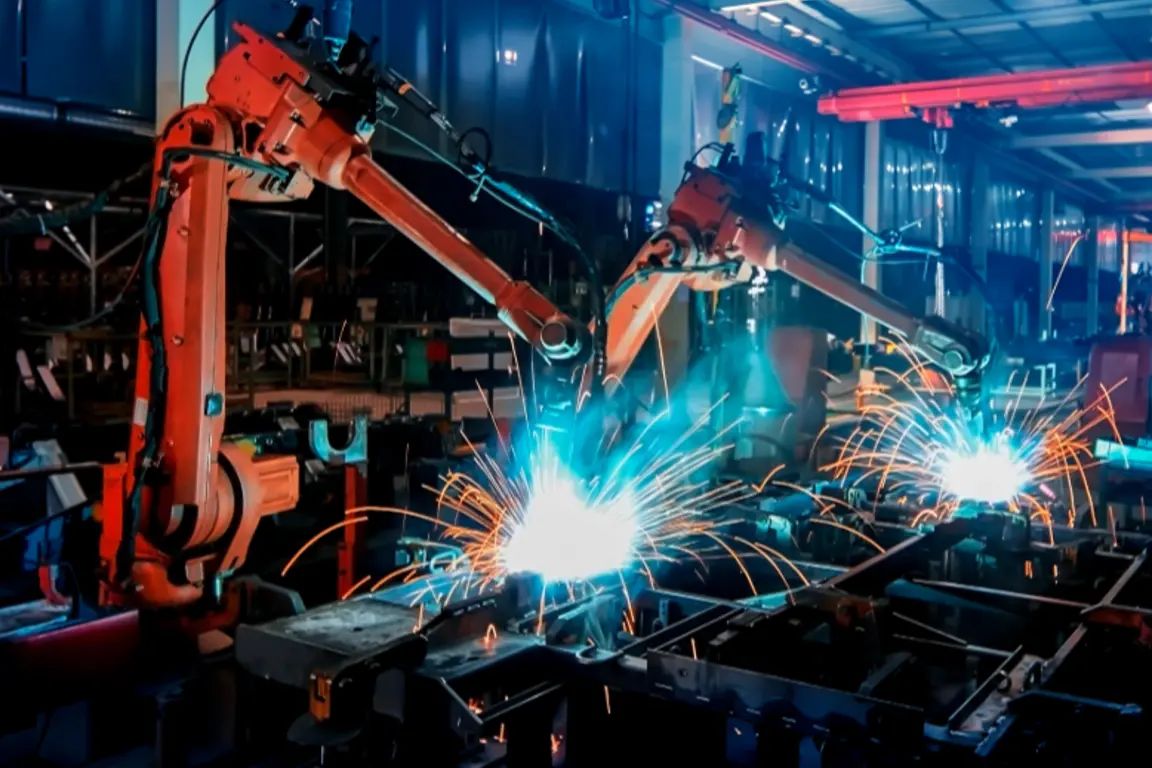 Machinery arms moving