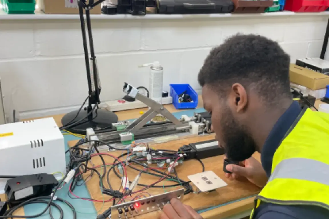 apprentice dami wires circuit board