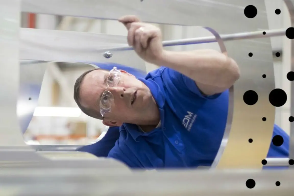 Man in safety glasses working - promo for our affiliate partnership